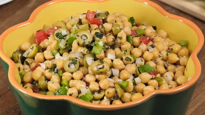 Salada de Grão-de-Bico com Legumes